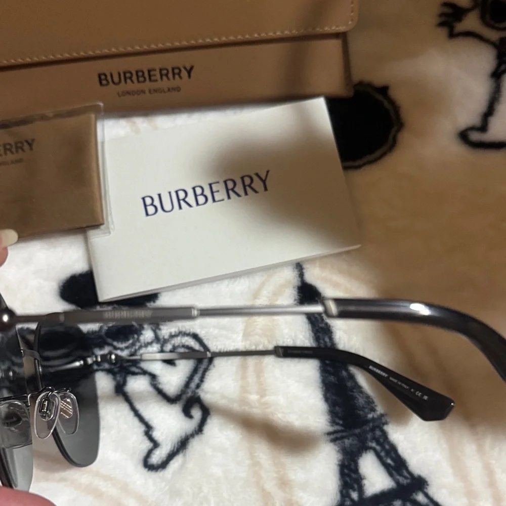 NWT Burberry Dark Gray & Black Round Sunglasses - Picture 4 of 9